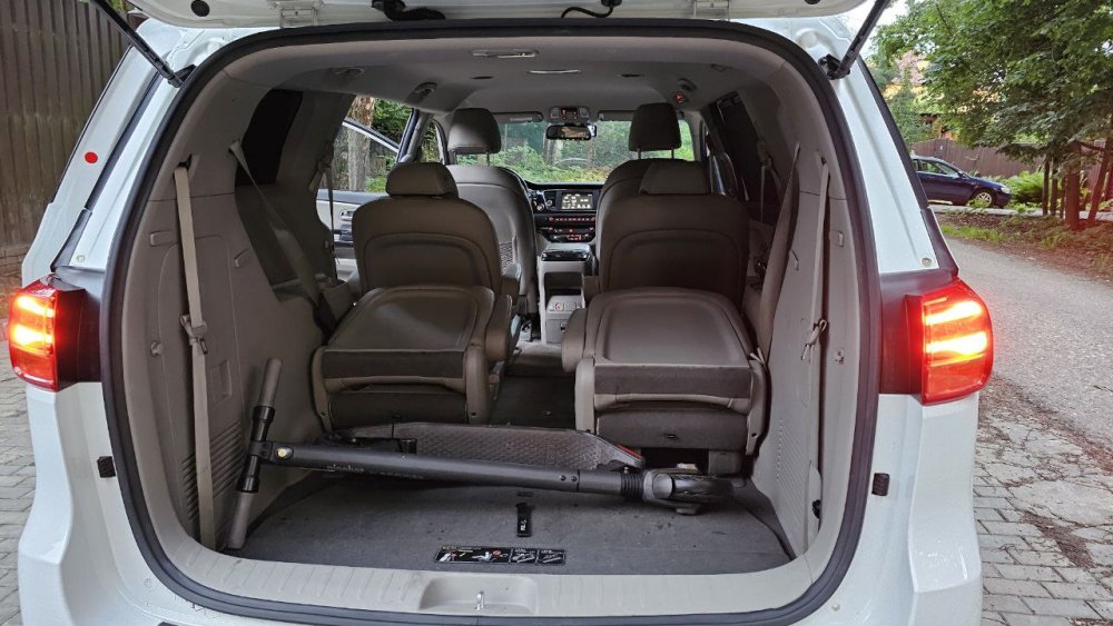KIA Carnival 1426